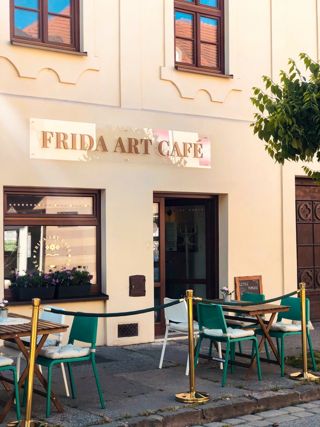 Frida Art Café